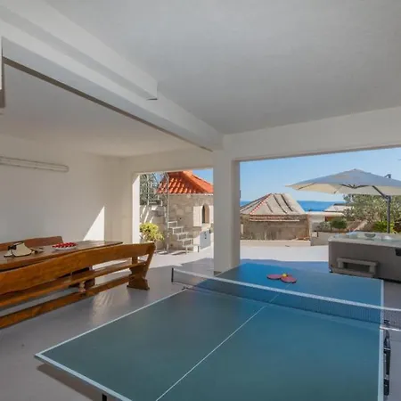 Villa Ana - By Guide