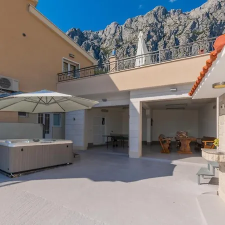 Villa Ana - By Guide Makarska