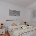 Villa Ana - By Guide