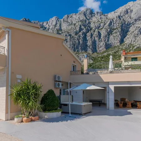 Ana - By Guide Villa