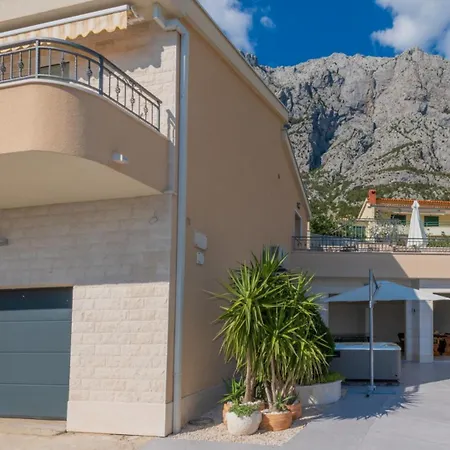 Villa Ana - By Guide Makarska