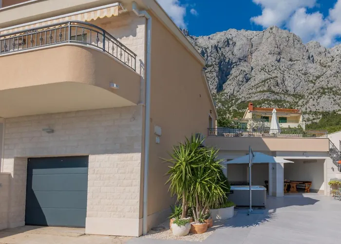 Villa Ana - By Guide Makarska